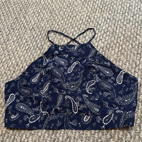 Tops - ⭐️5/$15⭐️ Paisley crop top
